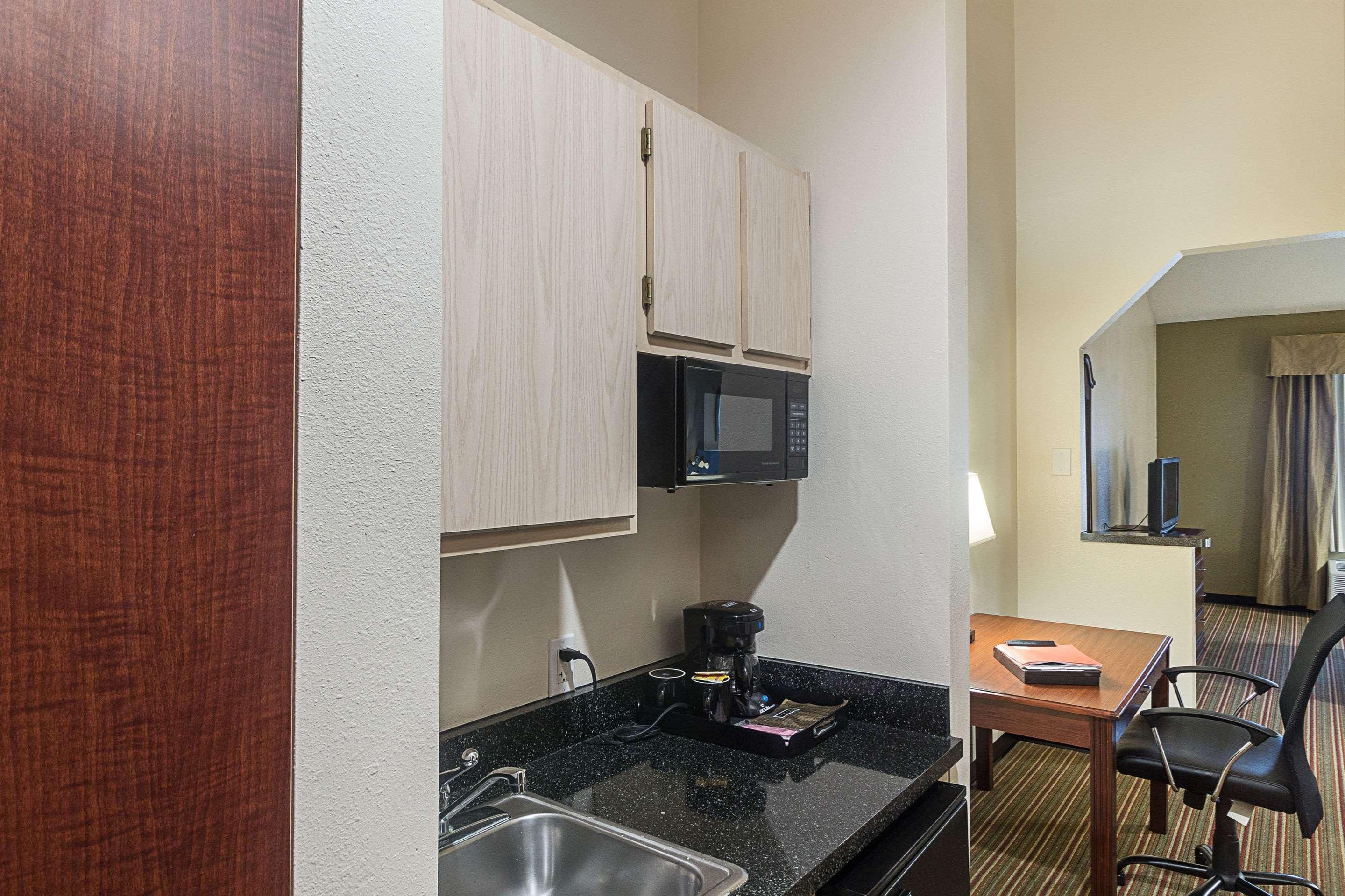 Quality Inn & Suites West Chase Хьюстон Экстерьер фото