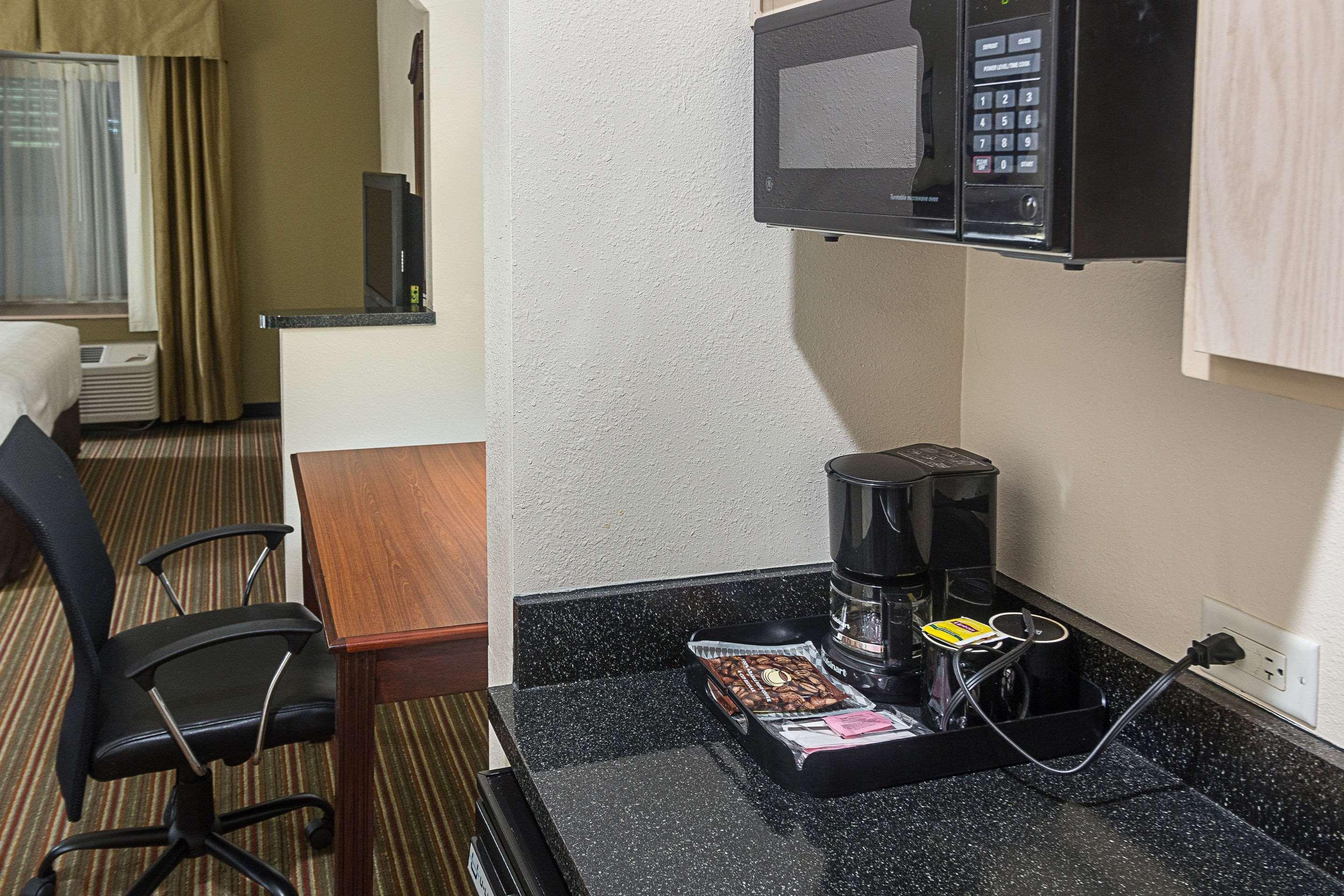 Quality Inn & Suites West Chase Хьюстон Экстерьер фото