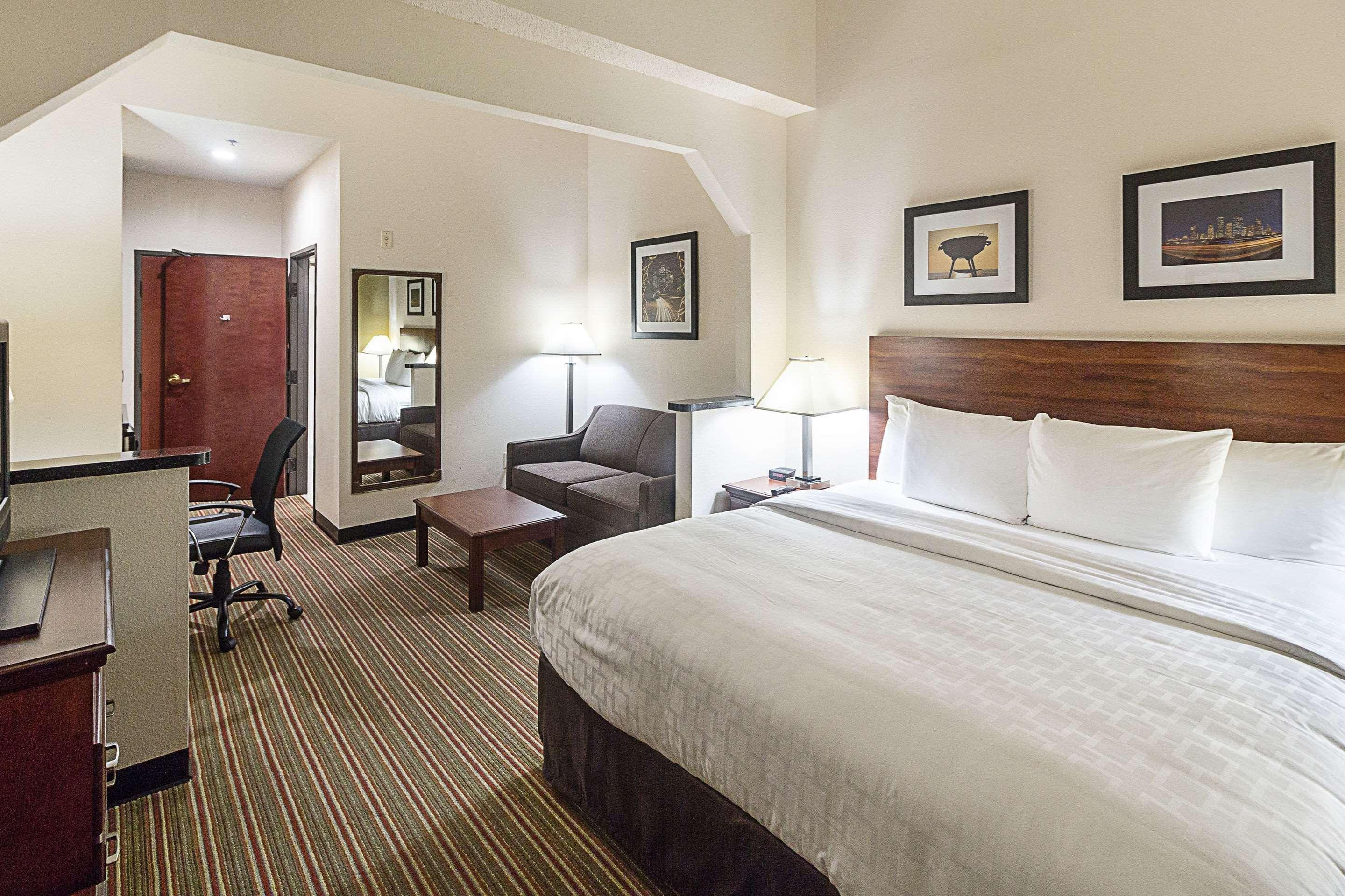 Quality Inn & Suites West Chase Хьюстон Экстерьер фото