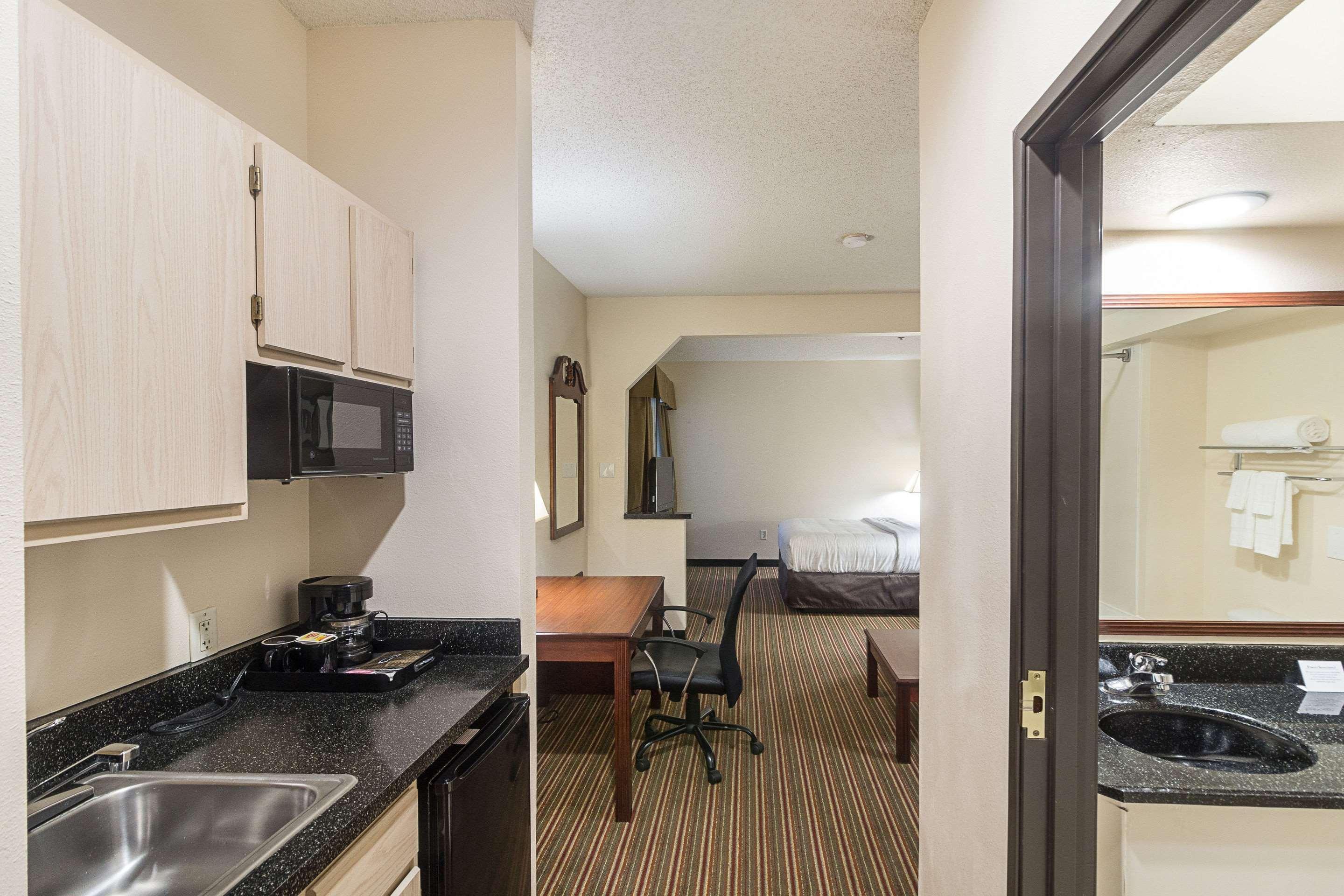 Quality Inn & Suites West Chase Хьюстон Экстерьер фото