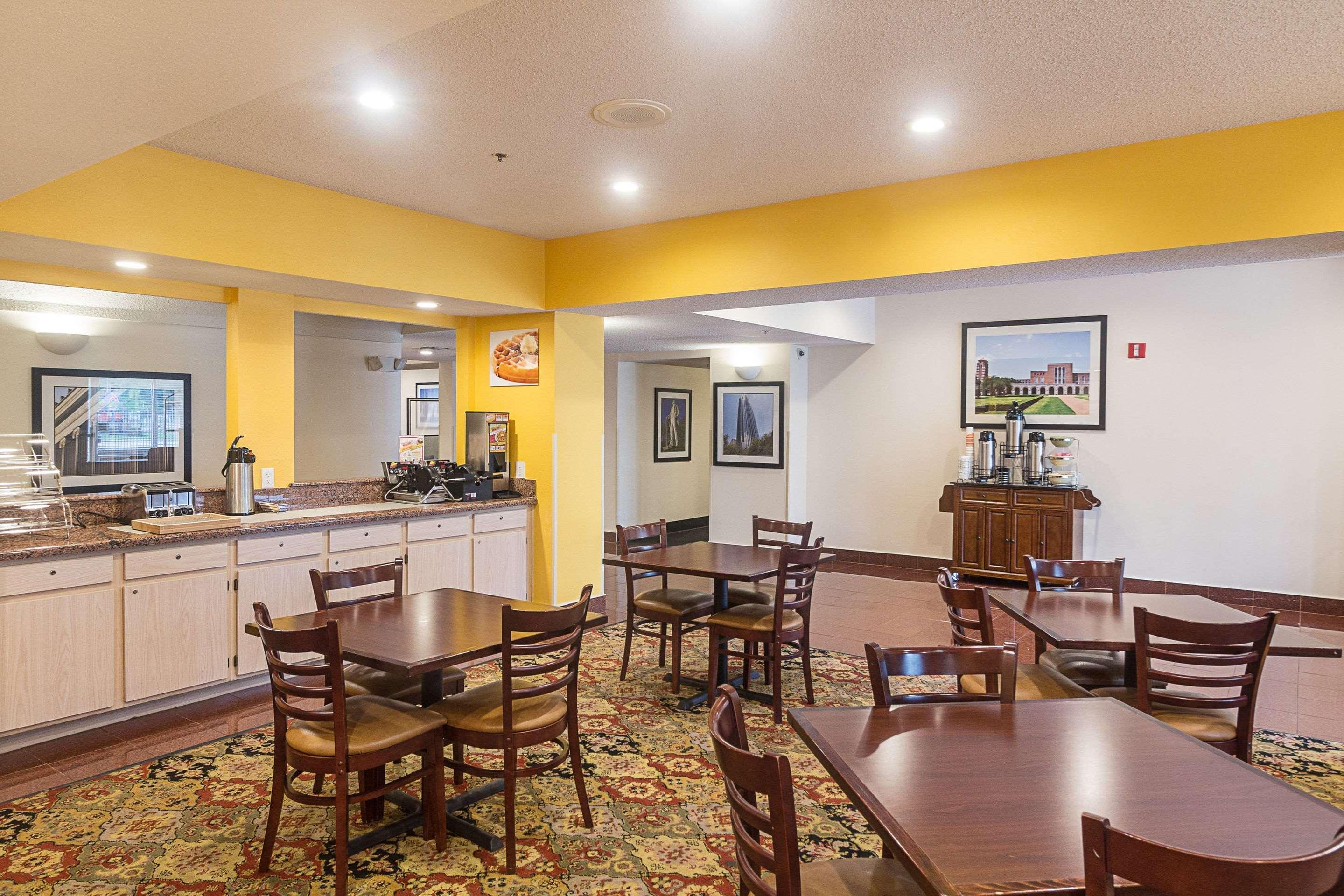 Quality Inn & Suites West Chase Хьюстон Экстерьер фото