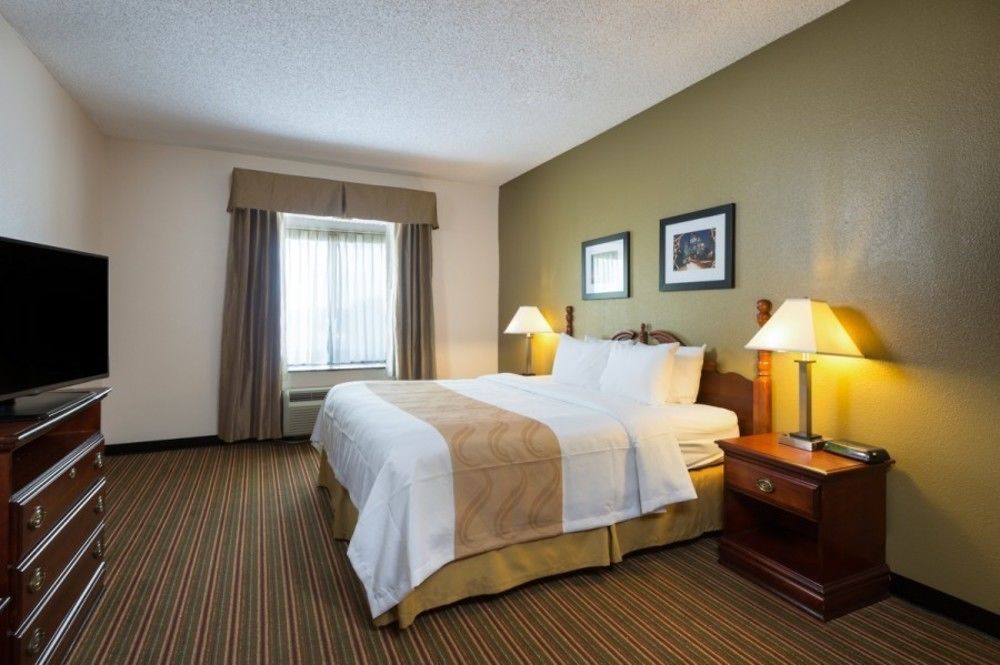 Quality Inn & Suites West Chase Хьюстон Экстерьер фото