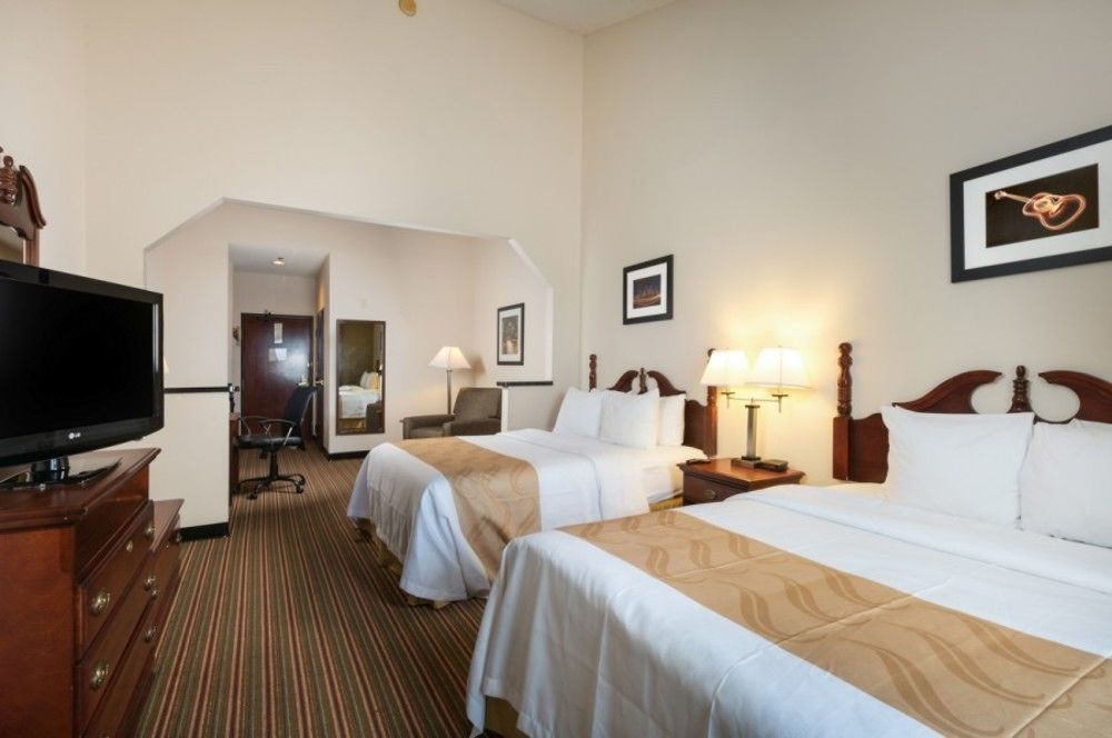 Quality Inn & Suites West Chase Хьюстон Экстерьер фото